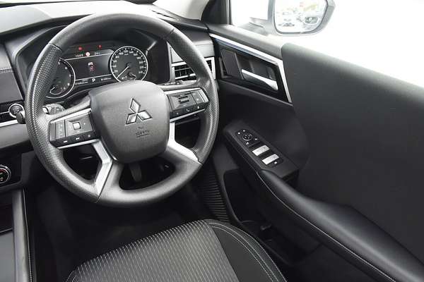 2023 Mitsubishi Outlander ES ZM