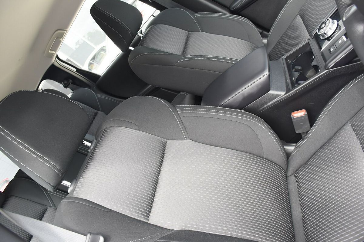 2023 Mitsubishi Outlander ES ZM