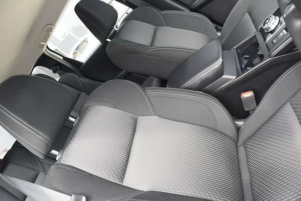 2023 Mitsubishi Outlander ES ZM