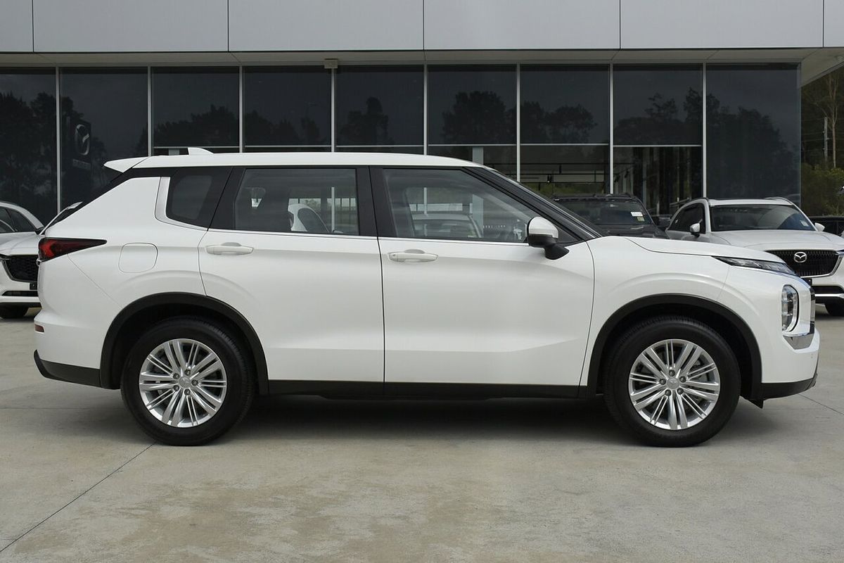 2023 Mitsubishi Outlander ES ZM