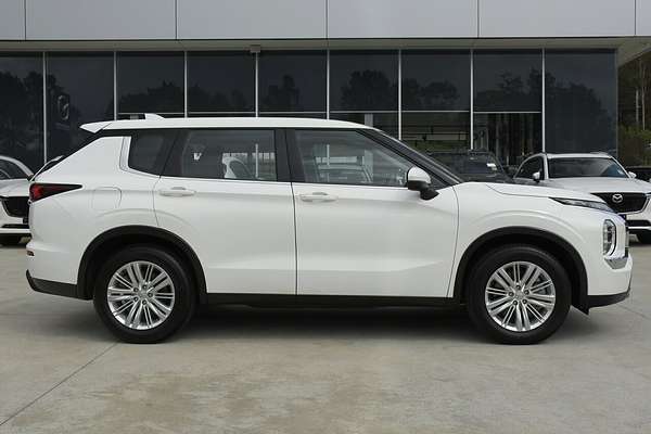 2023 Mitsubishi Outlander ES ZM