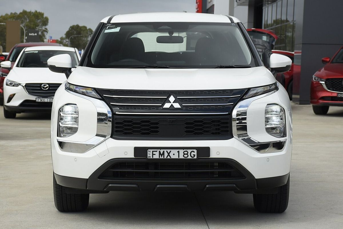 2023 Mitsubishi Outlander ES ZM