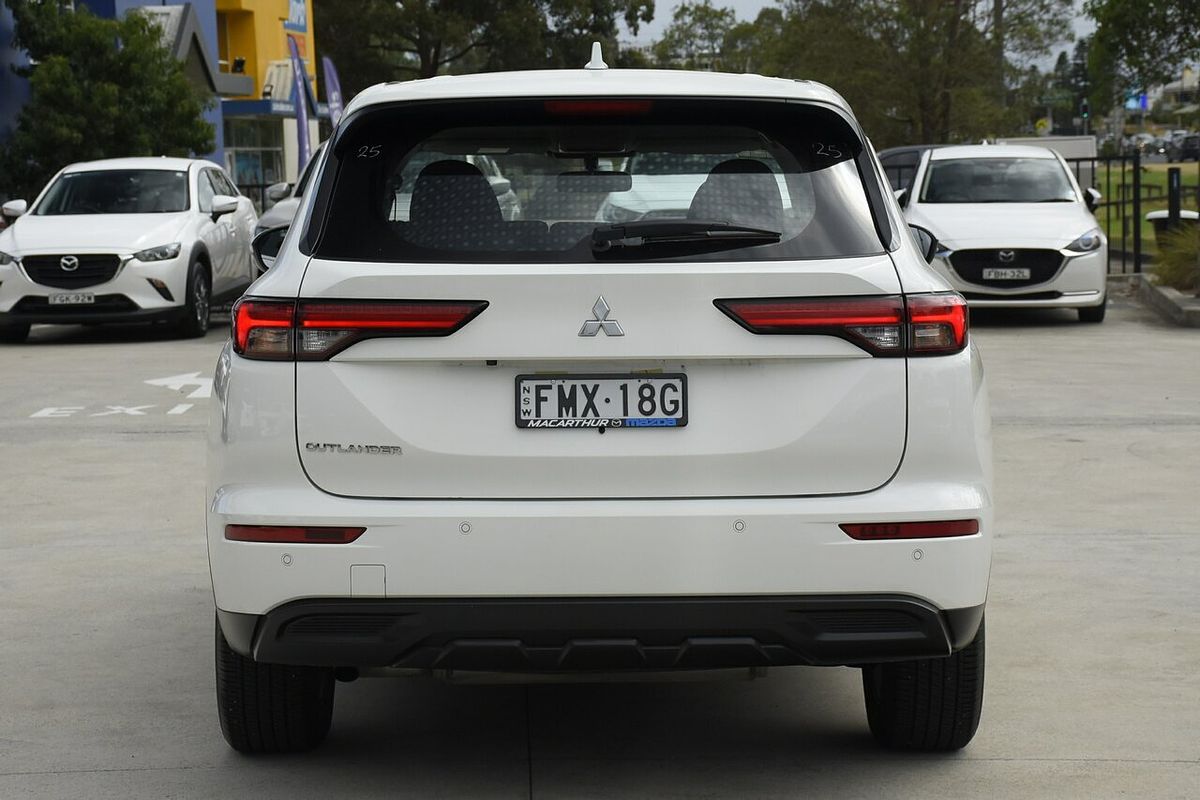 2023 Mitsubishi Outlander ES ZM
