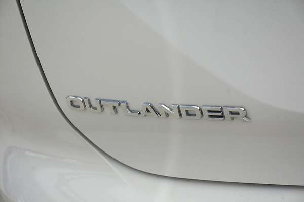 2023 Mitsubishi Outlander ES ZM