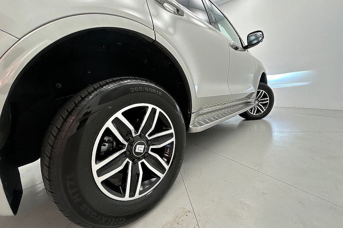 2024 GWM Tank 300 Lux Hybrid P01