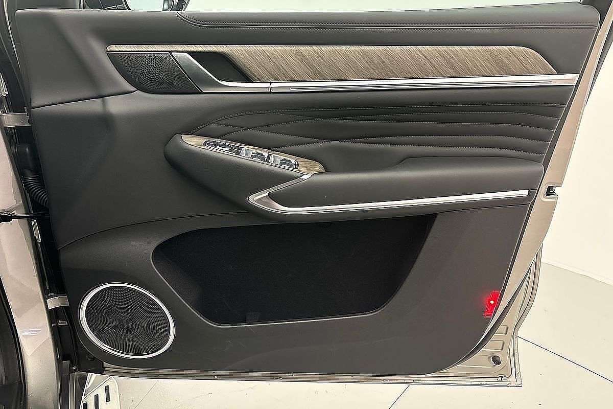 2024 GWM Tank 300 Lux Hybrid P01