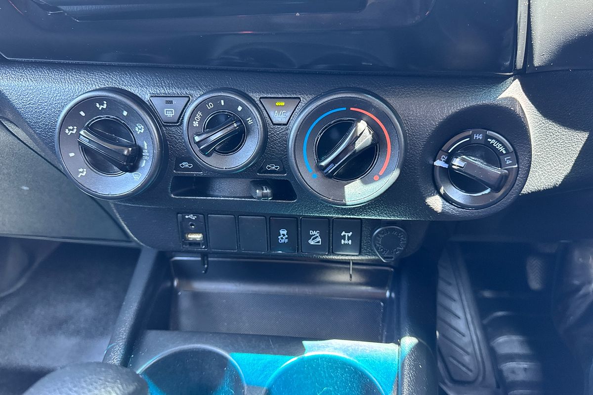 2017 Toyota Hilux SR GUN126R 4X4