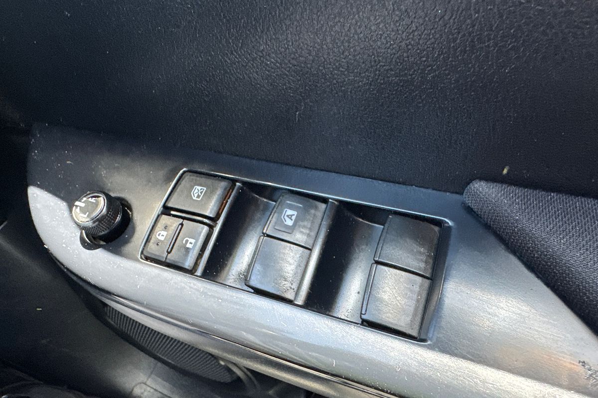 2017 Toyota Hilux SR GUN126R 4X4