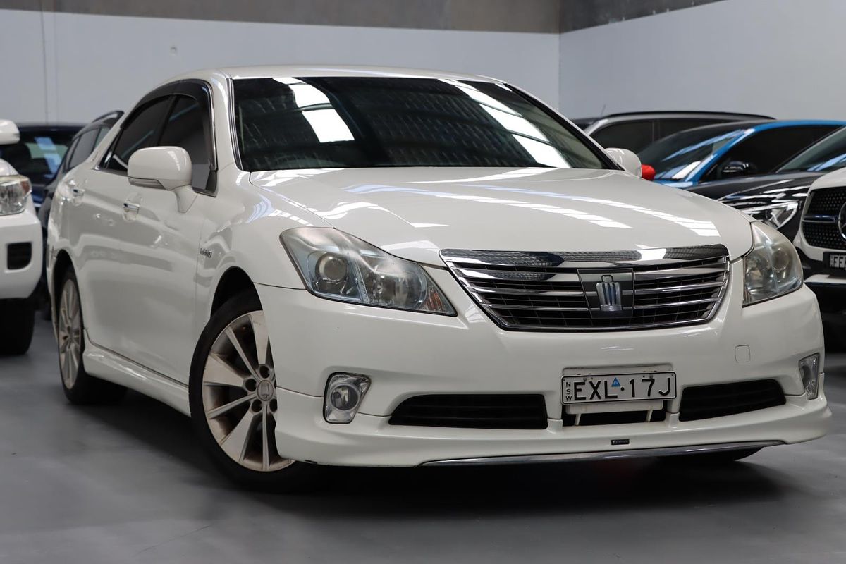 2010 Toyota Crown Hybrid