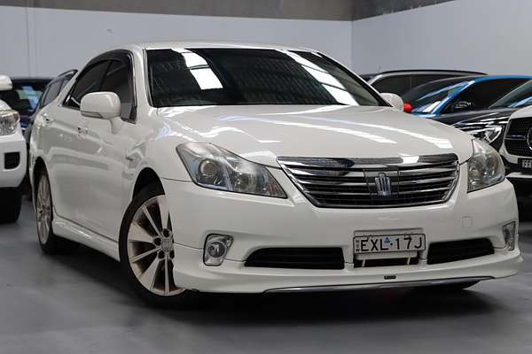 2010 Toyota Crown Hybrid