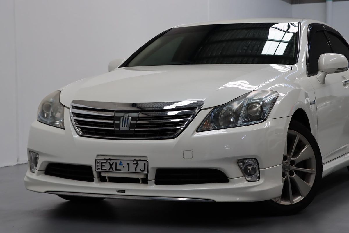2010 Toyota Crown Hybrid
