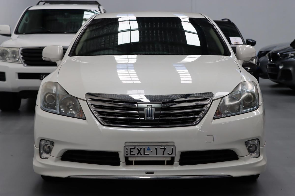 2010 Toyota Crown Hybrid