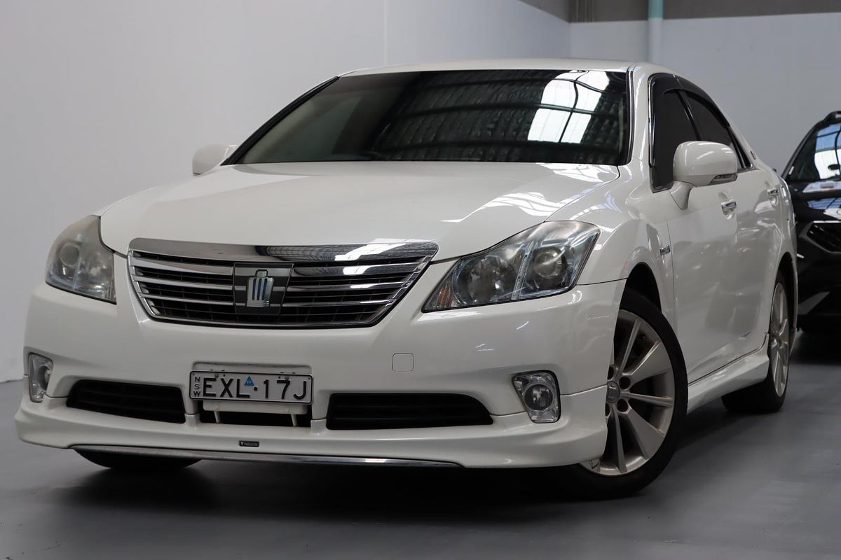 2010 Toyota Crown Hybrid