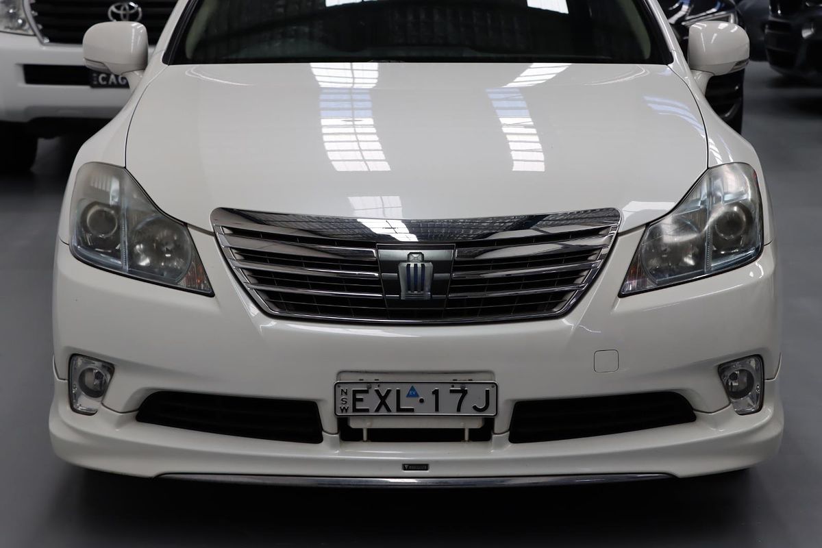 2010 Toyota Crown Hybrid