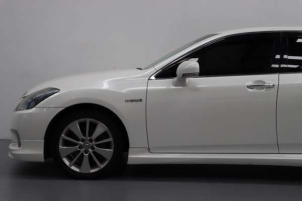 2010 Toyota Crown Hybrid