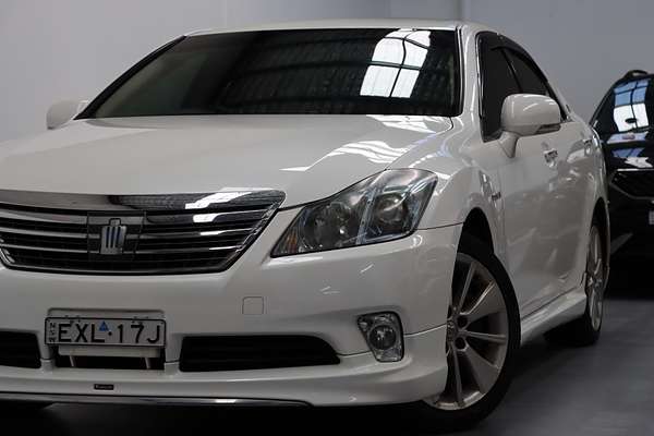 2010 Toyota Crown Hybrid