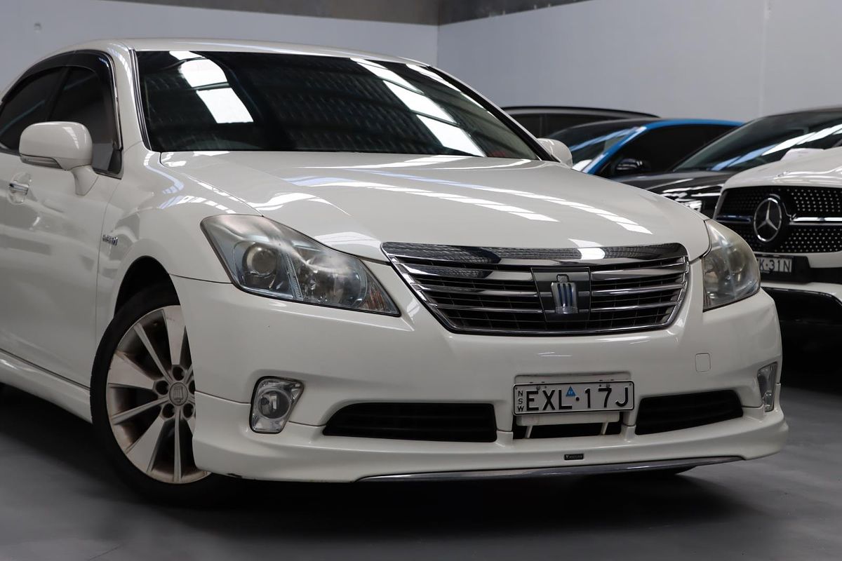 2010 Toyota Crown Hybrid