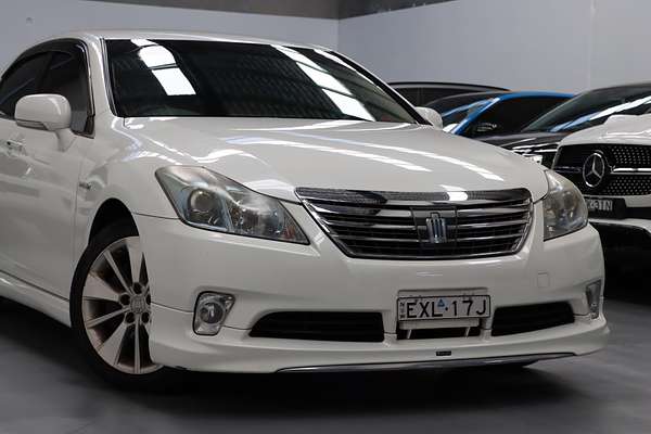 2010 Toyota Crown Hybrid