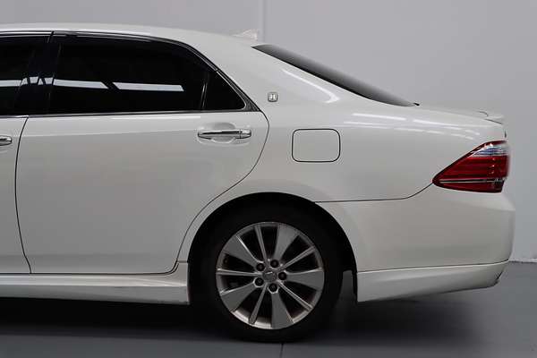2010 Toyota Crown Hybrid