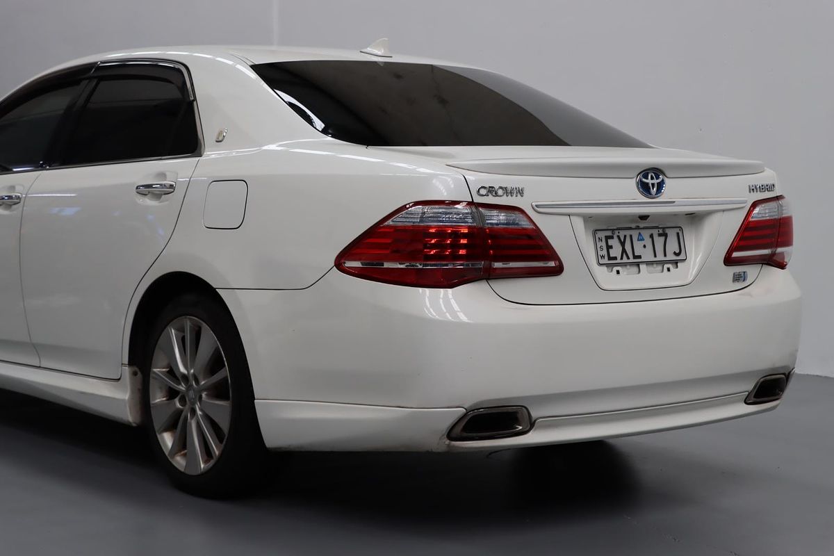 2010 Toyota Crown Hybrid