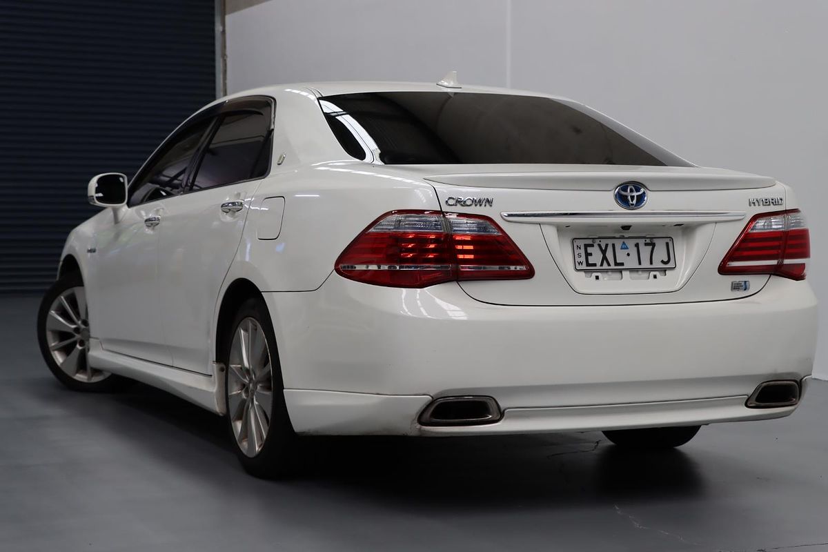 2010 Toyota Crown Hybrid