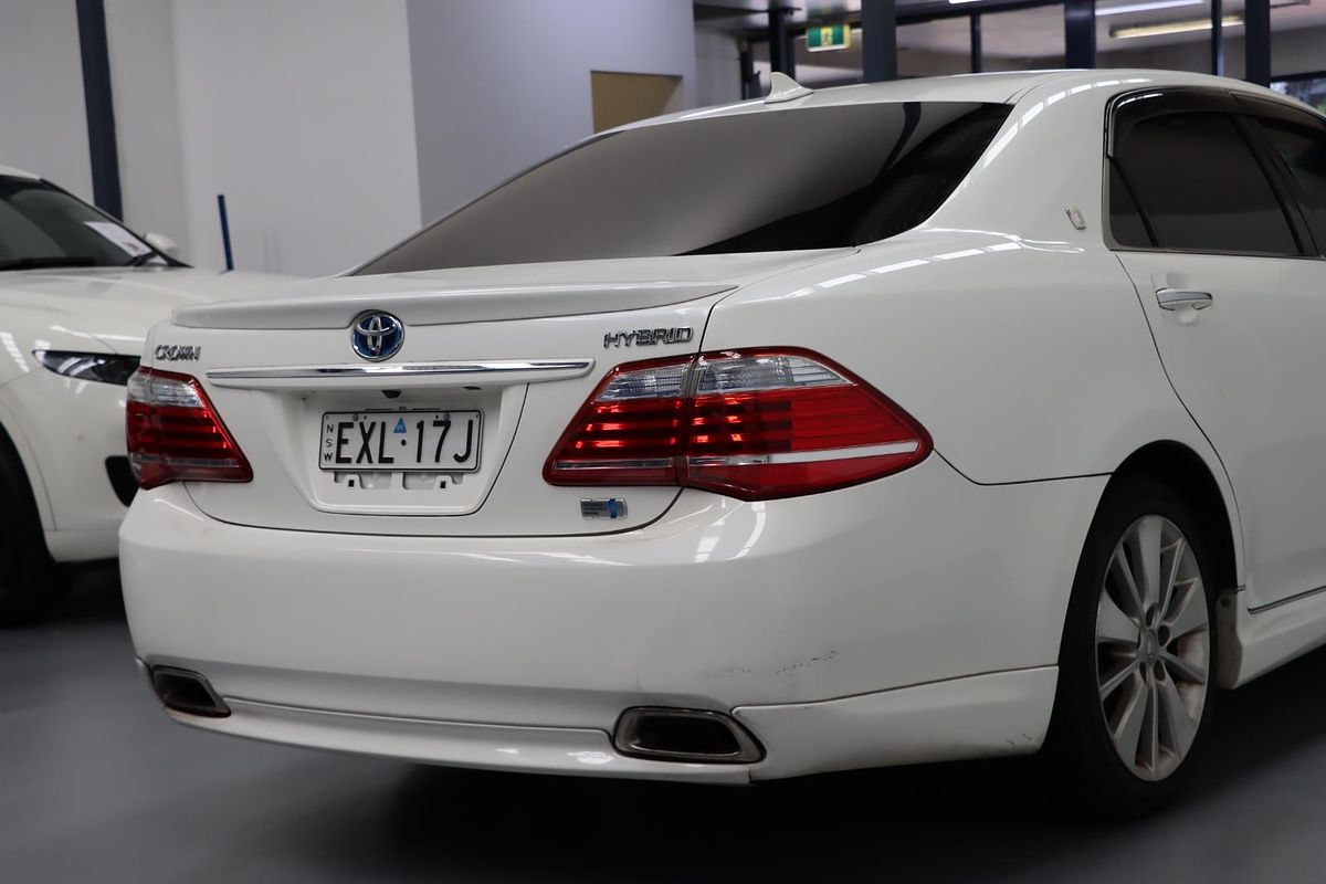 2010 Toyota Crown Hybrid