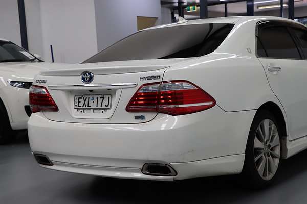 2010 Toyota Crown Hybrid