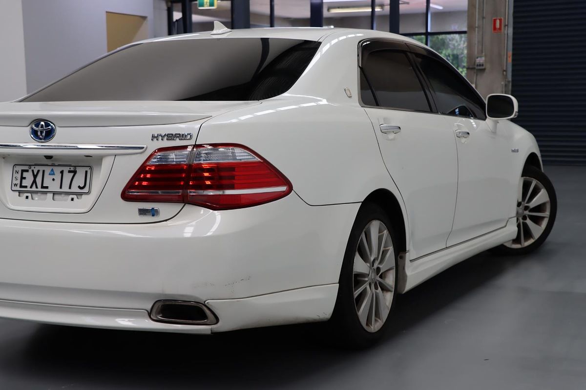2010 Toyota Crown Hybrid