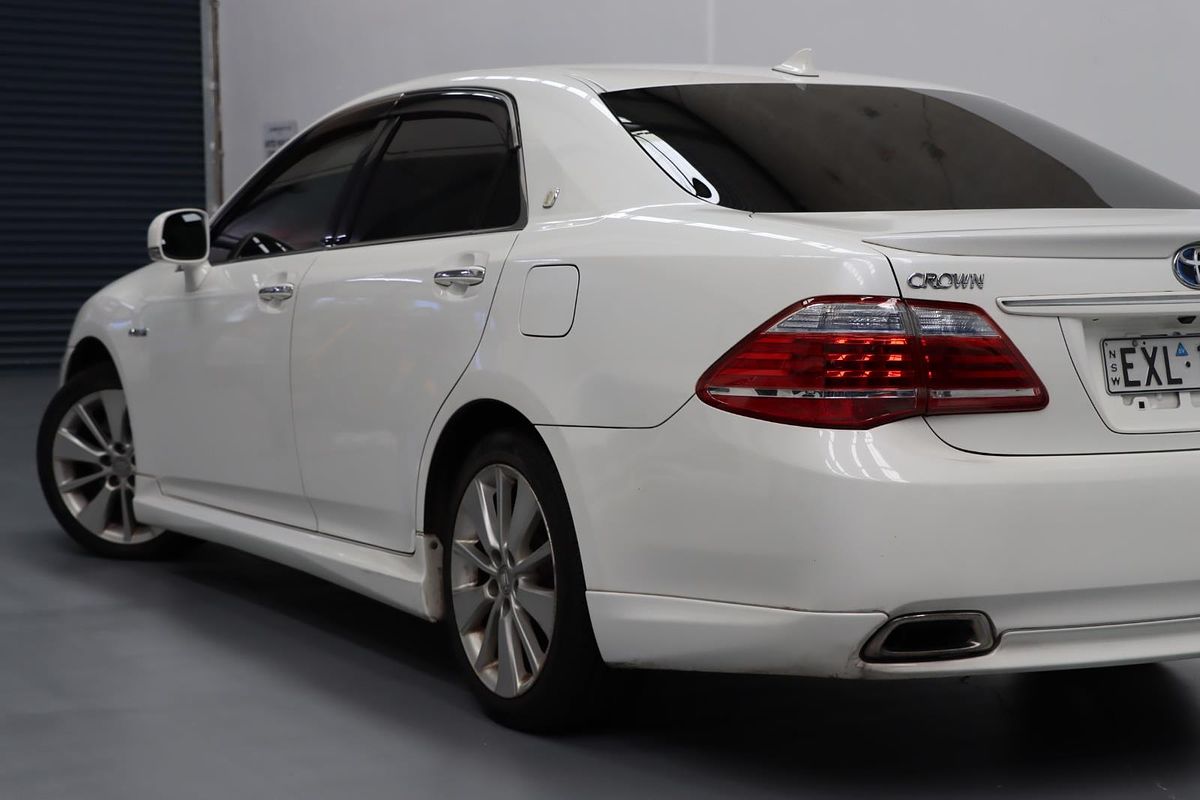 2010 Toyota Crown Hybrid