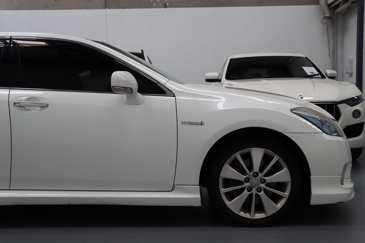 2010 Toyota Crown Hybrid