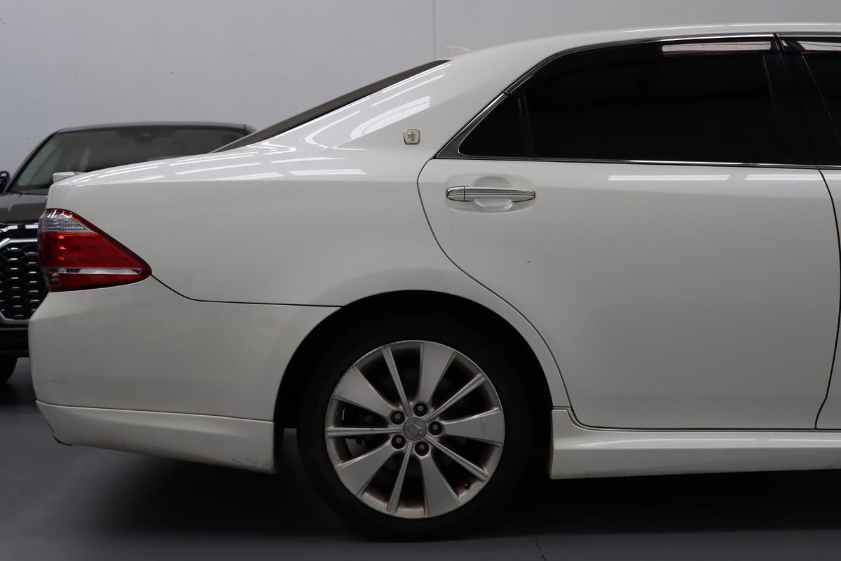 2010 Toyota Crown Hybrid