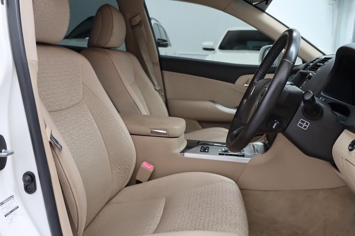2010 Toyota Crown Hybrid