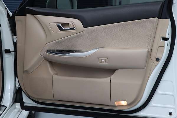 2010 Toyota Crown Hybrid