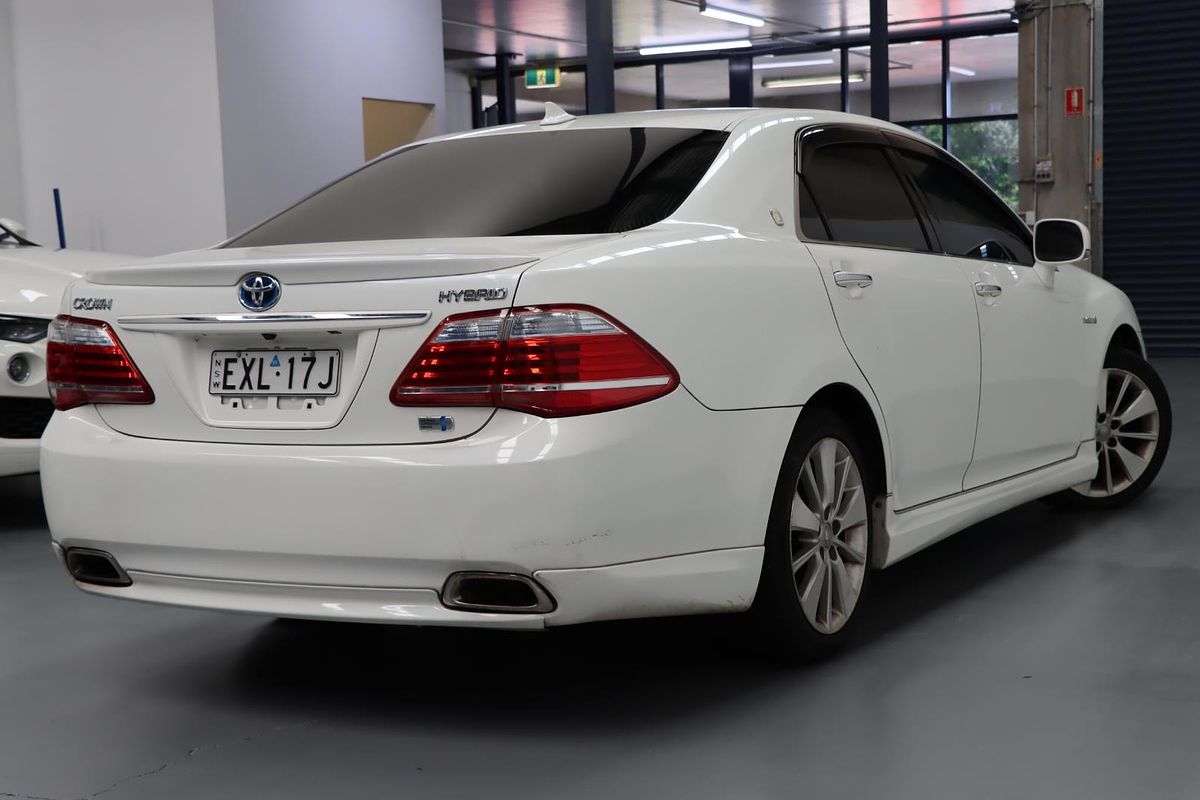 2010 Toyota Crown Hybrid
