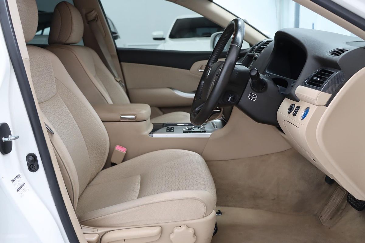 2010 Toyota Crown Hybrid