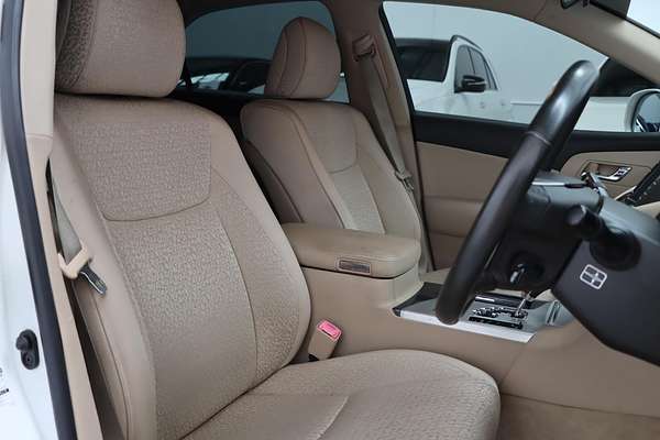 2010 Toyota Crown Hybrid