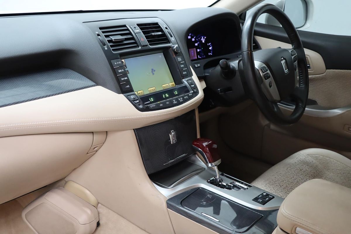 2010 Toyota Crown Hybrid