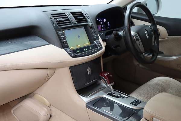 2010 Toyota Crown Hybrid