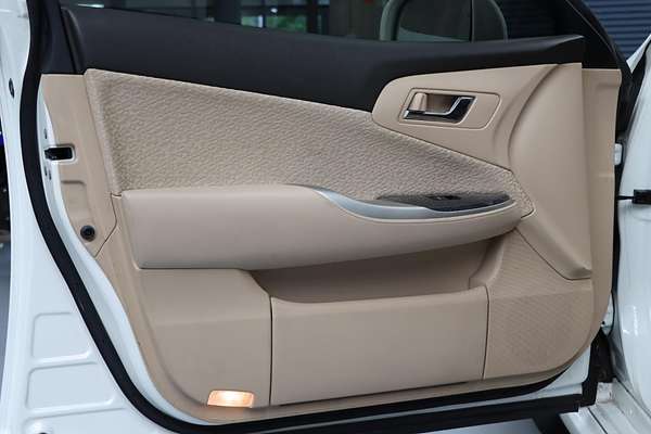 2010 Toyota Crown Hybrid
