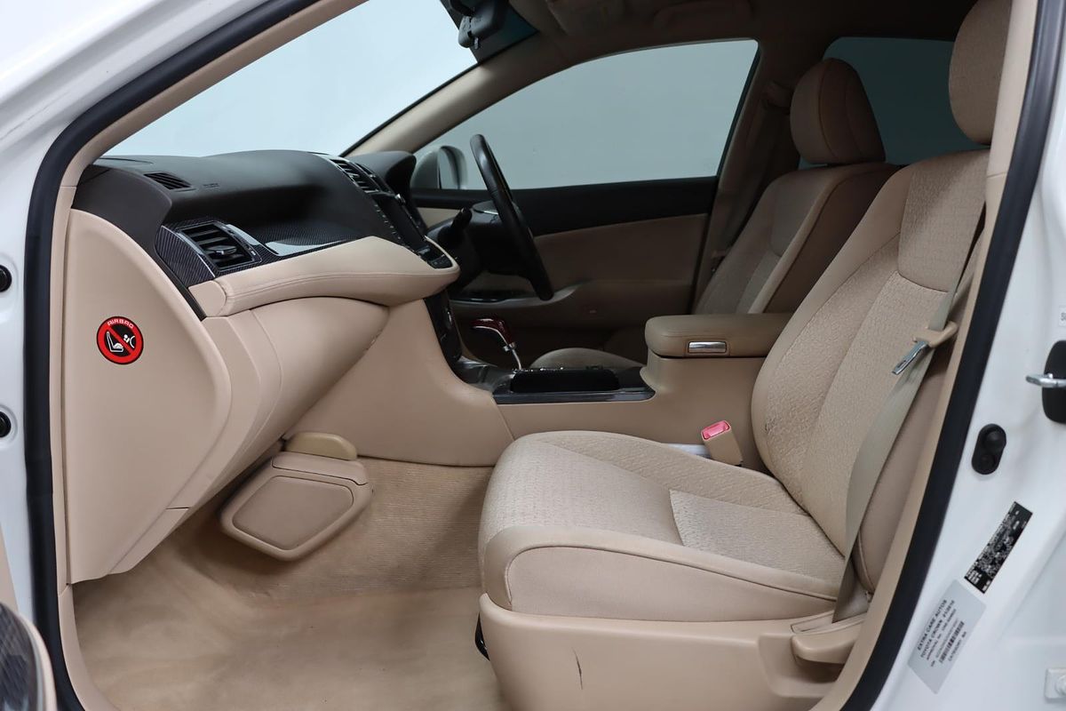 2010 Toyota Crown Hybrid