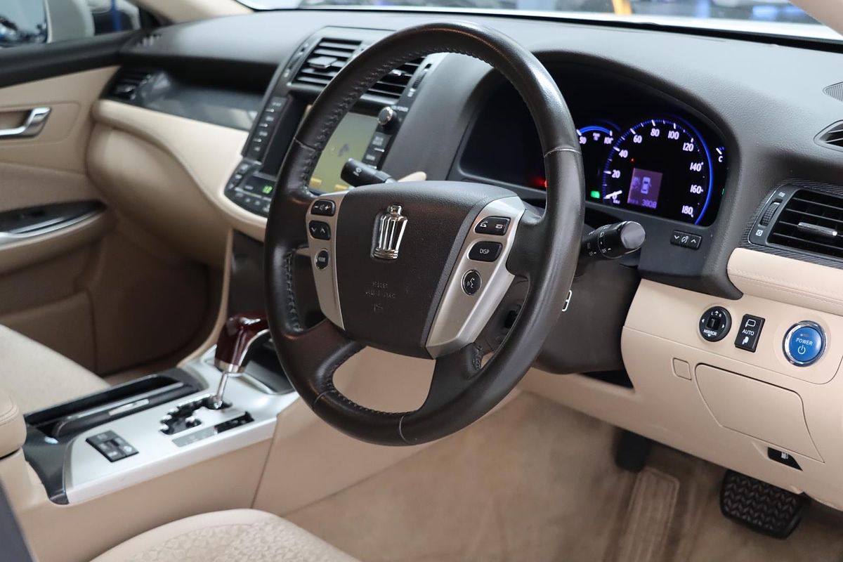 2010 Toyota Crown Hybrid
