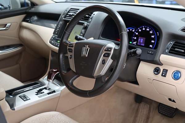 2010 Toyota Crown Hybrid