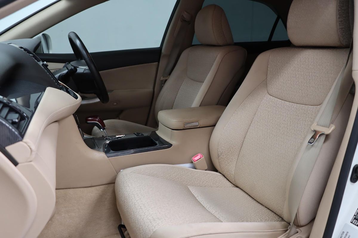 2010 Toyota Crown Hybrid