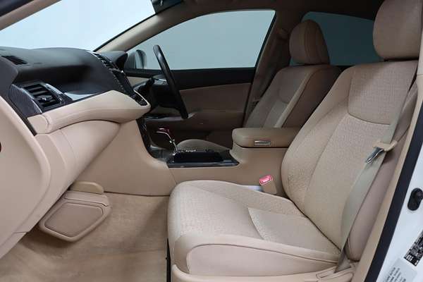 2010 Toyota Crown Hybrid