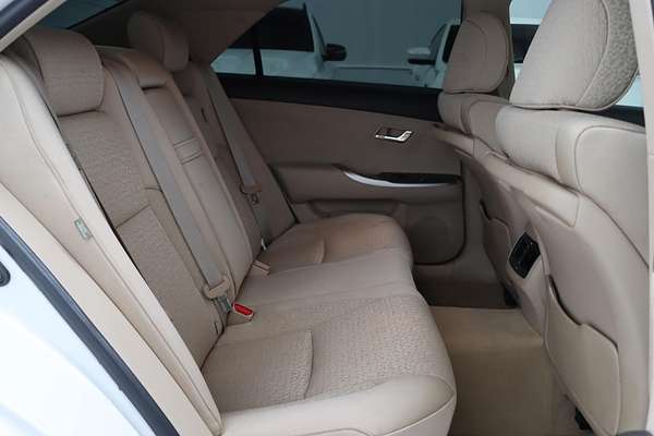 2010 Toyota Crown Hybrid
