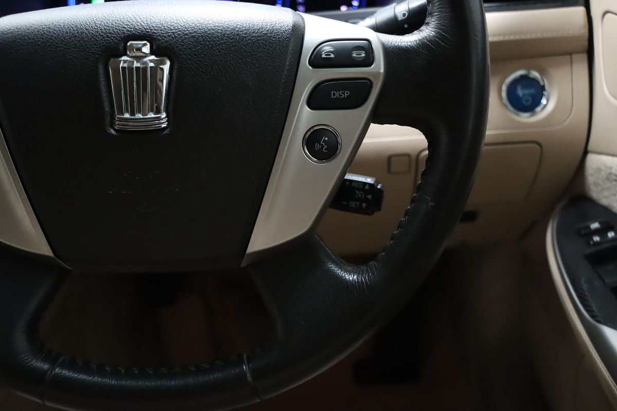 2010 Toyota Crown Hybrid