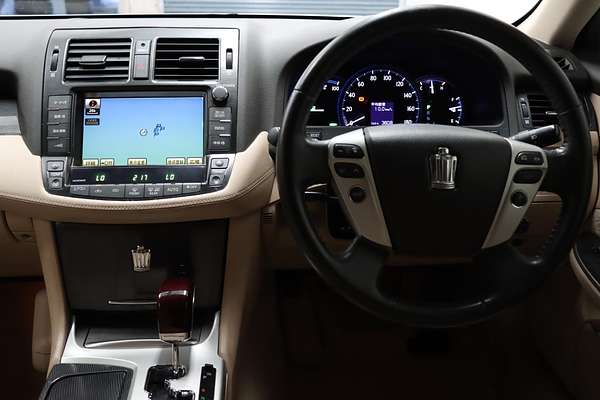 2010 Toyota Crown Hybrid