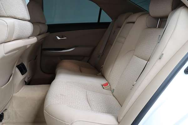 2010 Toyota Crown Hybrid