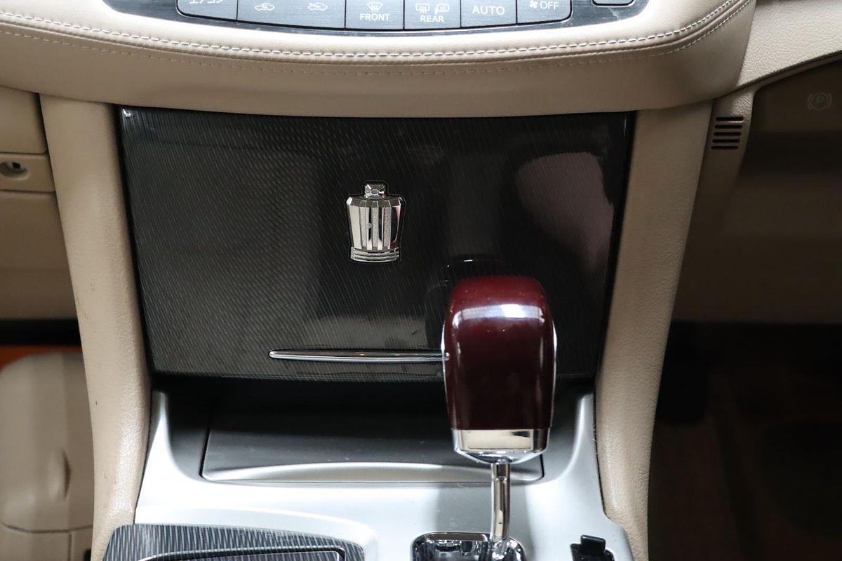 2010 Toyota Crown Hybrid