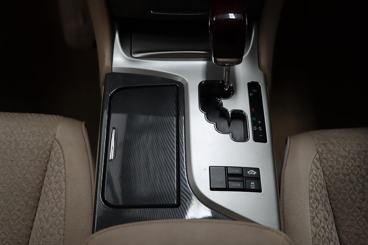 2010 Toyota Crown Hybrid